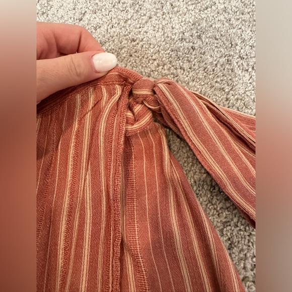 American Eagle Wrap Skirt. Size Small. Runs slightly big. - Picture 2 of 4